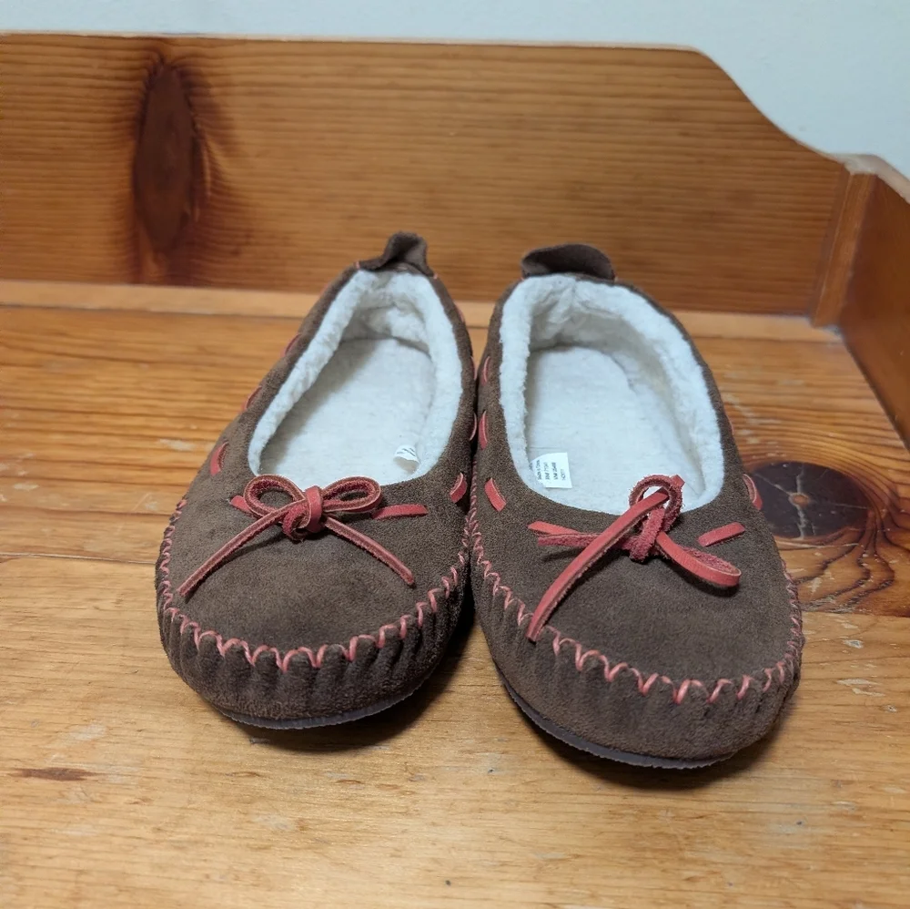 L.L.Bean Suede Moccasin Slippers Brown with Pink Trim Women’s Size 6 – Cozy Flee - Picture 2 of 6